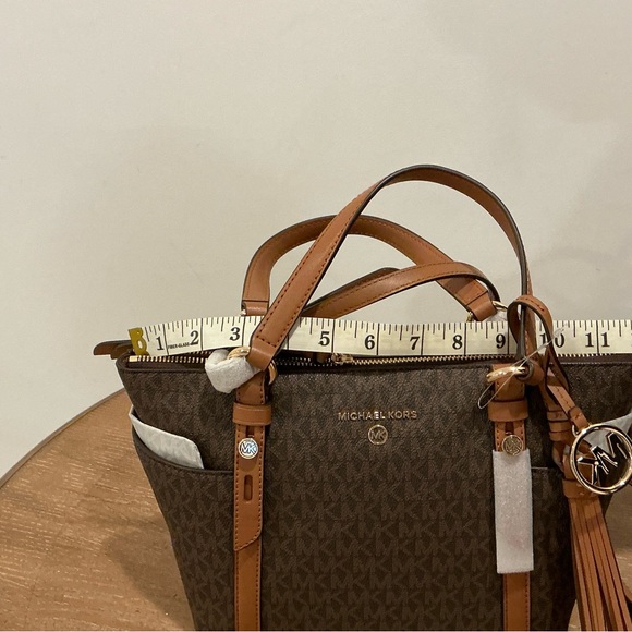 MICHAEL Michael Kors

Sullivan Small Convertible Top Zip Tote - Picture 8 of 9